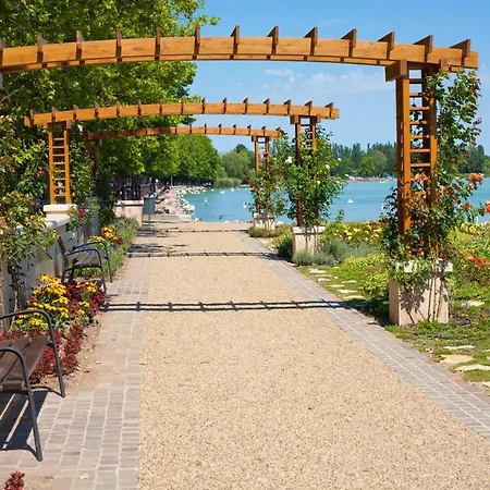 Behouse@lake شقة بالاتونفوريد